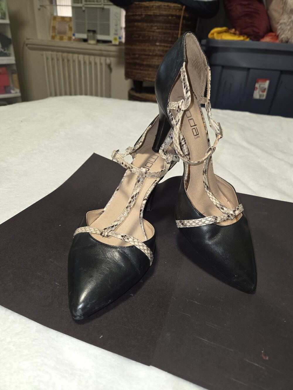 Moda Black Pointed-Toe Heels with Snake-Print Straps - Picture 3 of 7